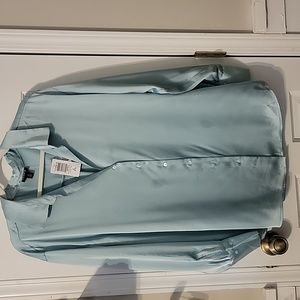 🔥$10 SALE🔥 NWT Torrid button front silky blouse in canal blue. Plus size 2